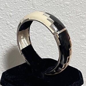 Vintage Bracelet 80s Geometric Bangle Retro Cuff - Black and White Enamel